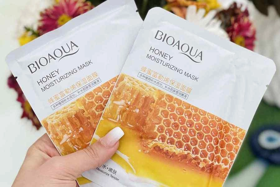 ماسک عسل، به کاهش جای زخم کمک کرده، پوست را نرم میکند.